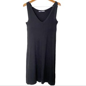 V-neck dress sleeveless